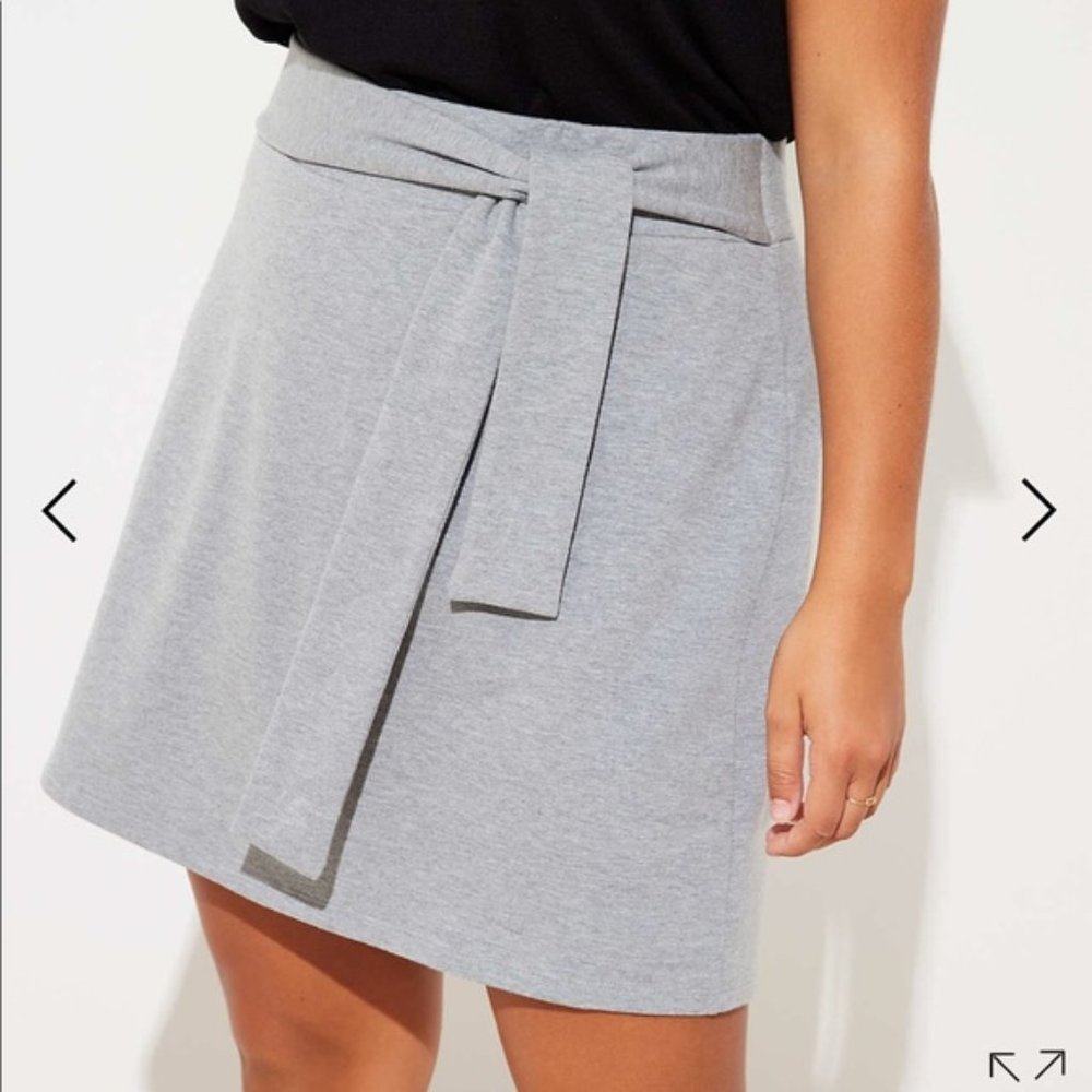 BNWT!! XS Loft Skirt